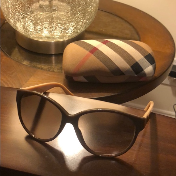 Burberry Sunglasses - Picture 8 of 8